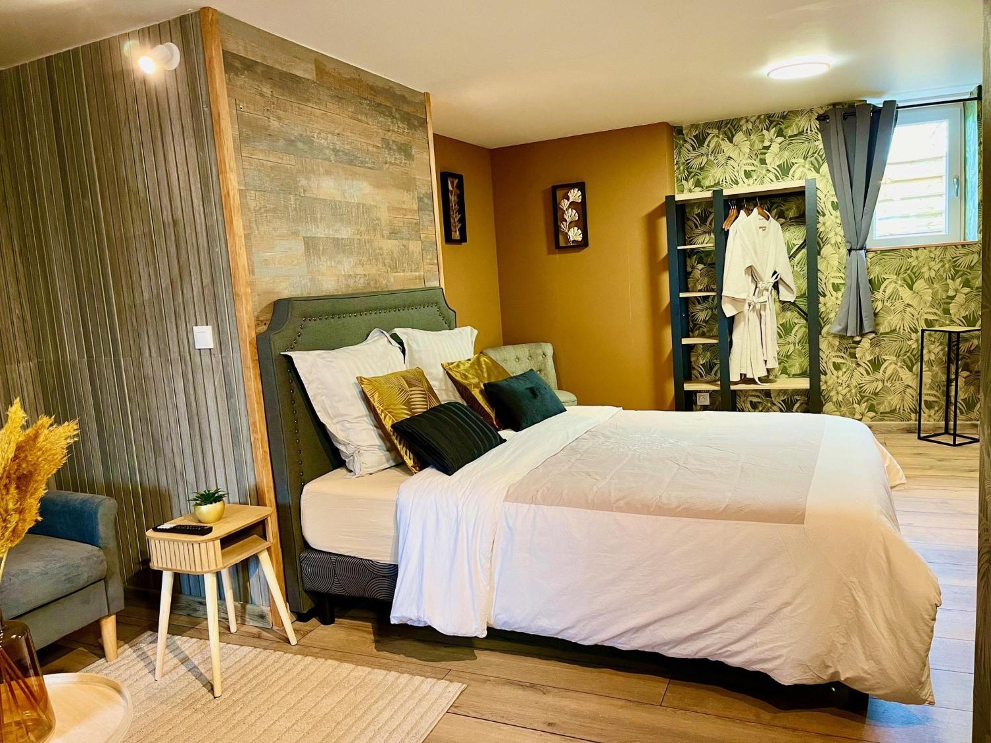 Le Manoir Des Haies Spa Les Champs-Géraux Buitenkant foto